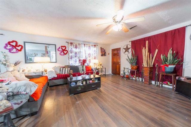 11 Seth Blvd, Cleveland, TX 77328