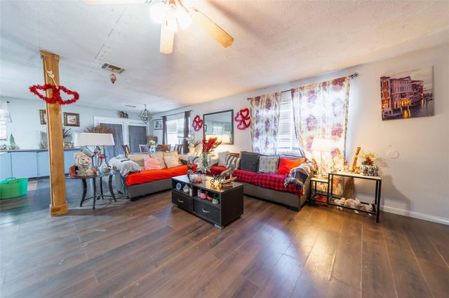 11 Seth Blvd, Cleveland, TX 77328