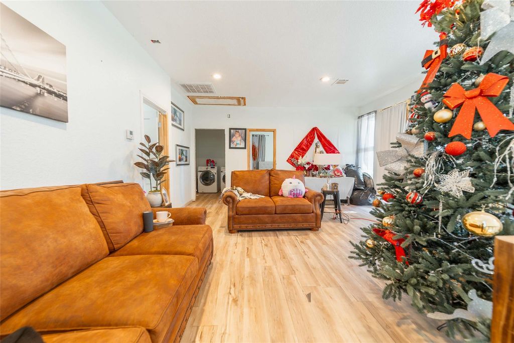 11 Seth Blvd, Cleveland, TX 77328