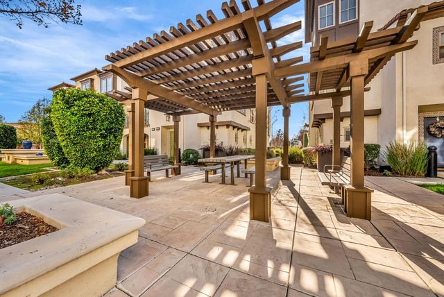 121 Fairchild Drive, Mountain View, CA 94043