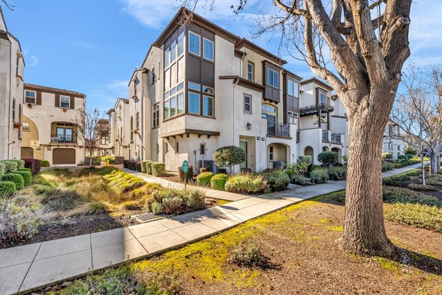 121 Fairchild Drive, Mountain View, CA 94043