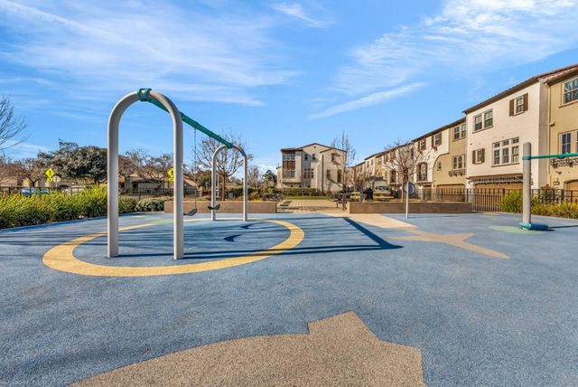 121 Fairchild Drive, Mountain View, CA 94043