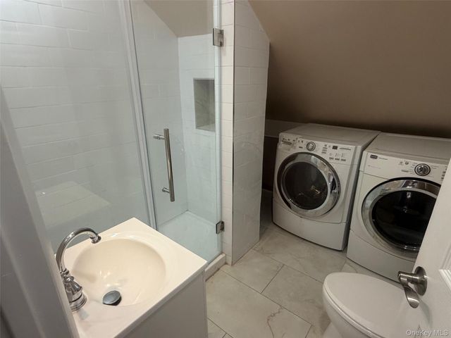 73 Willoughby Avenue, Hicksville, NY 11801