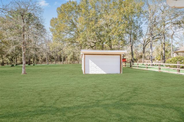 33519 Hillside Drive, Pinehurst, TX 77362