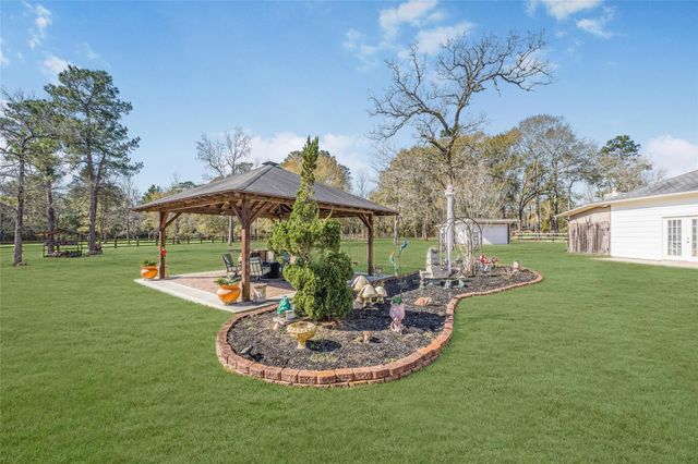 33519 Hillside Drive, Pinehurst, TX 77362