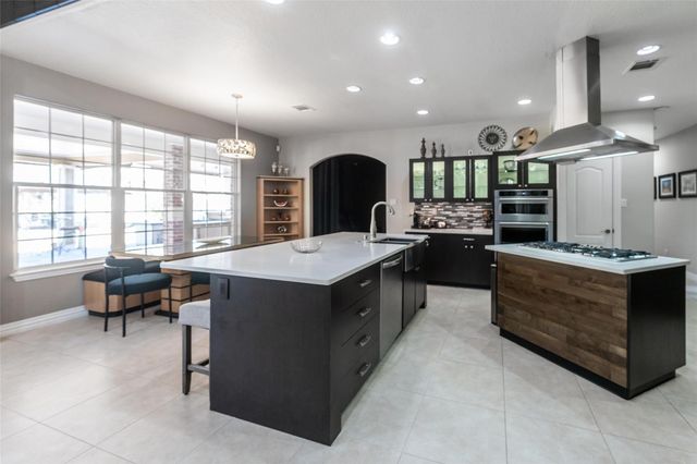 33519 Hillside Drive, Pinehurst, TX 77362