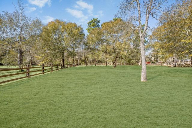 33519 Hillside Drive, Pinehurst, TX 77362