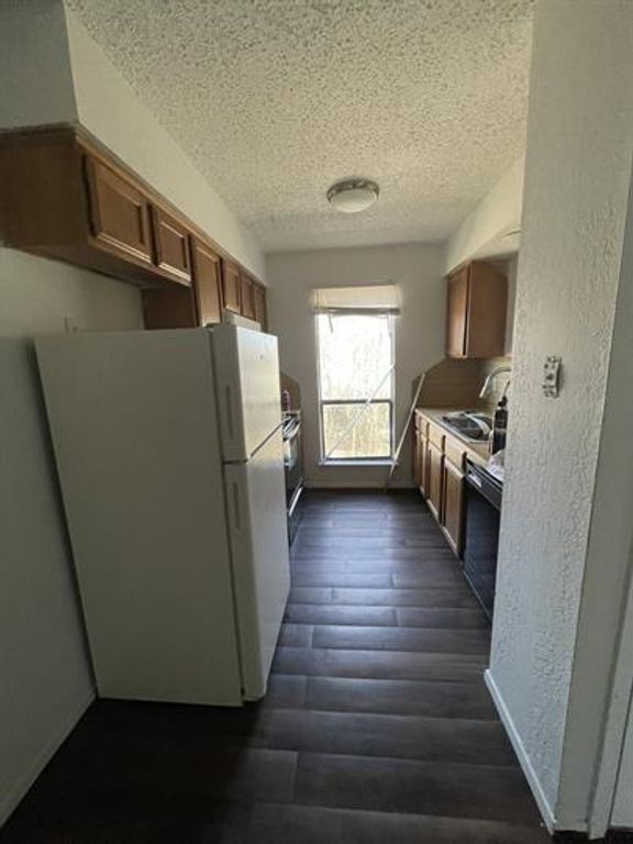 1101 Bois Darc ST B, Lockhart, TX 78644
