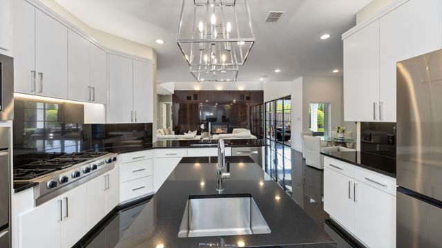 2231 Clearspring Drive N, Irving, TX 75063