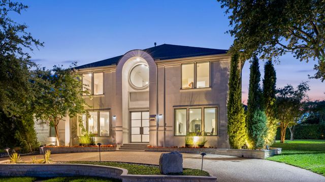 2231 Clearspring Drive N, Irving, TX 75063