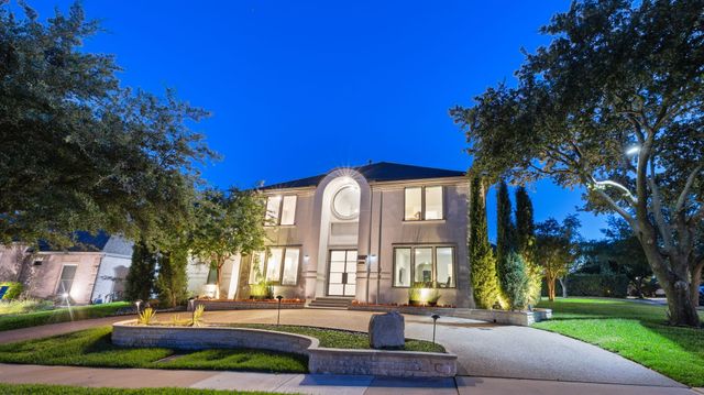 2231 Clearspring Drive N, Irving, TX 75063