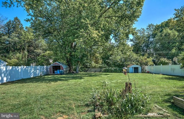 211 VALLEY RD, Morrisville, PA 19067