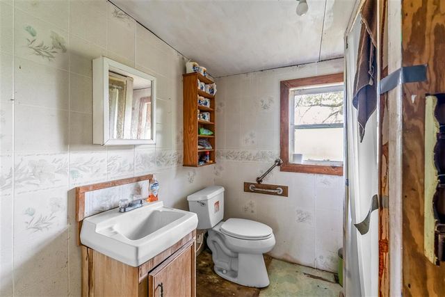 1068 Bill Phillips Road, Dequincy, LA 70633