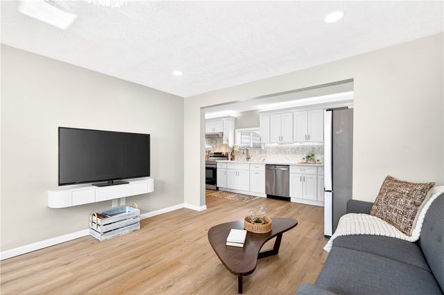 731 Chartiers St, Bridgeville, PA 15017