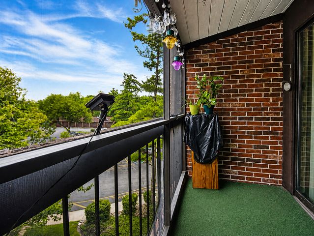 14501 Central Court PH1, Oak Forest, IL 60452