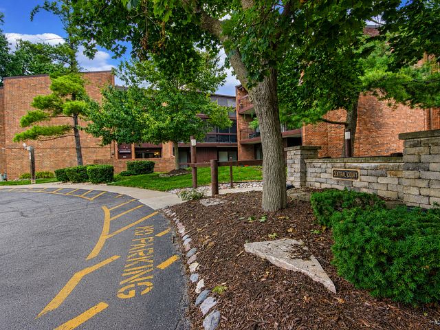 14501 Central Court PH1, Oak Forest, IL 60452