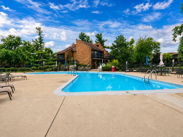 14501 Central Court PH1, Oak Forest, IL 60452