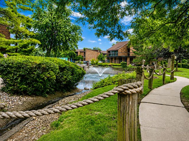 14501 Central Court PH1, Oak Forest, IL 60452