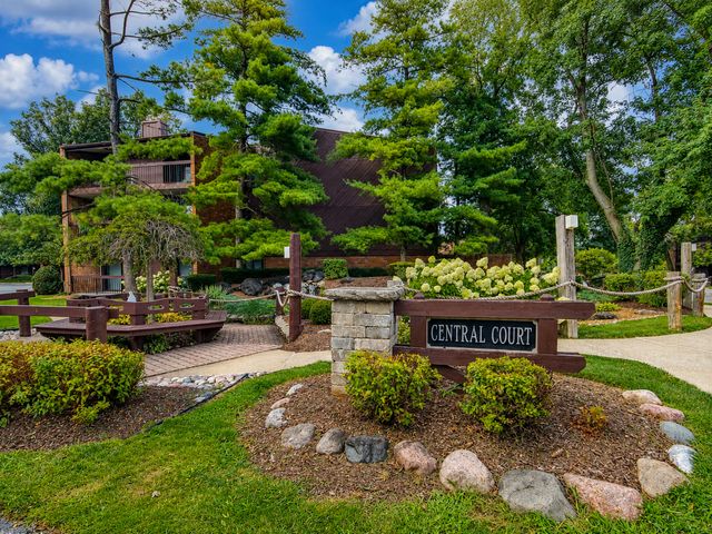 14501 Central Court PH1, Oak Forest, IL 60452