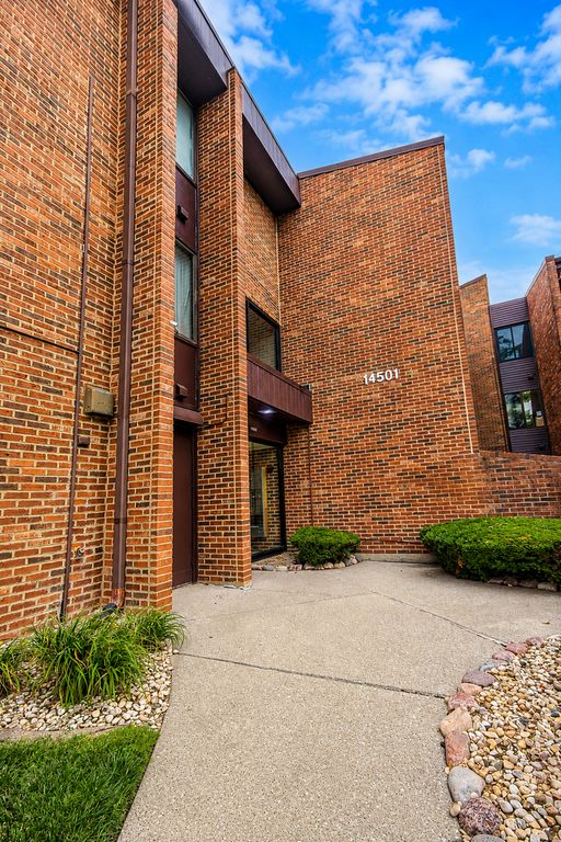 14501 Central Court PH1, Oak Forest, IL 60452
