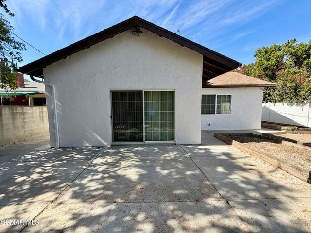 22206 Del Valle Street, Woodland Hills, CA 91364