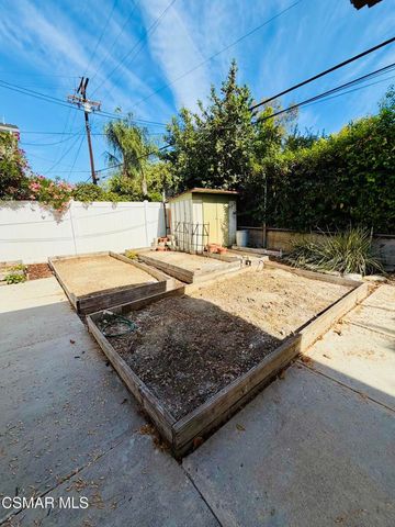 22206 Del Valle Street, Woodland Hills, CA 91364