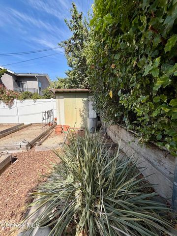 22206 Del Valle Street, Woodland Hills, CA 91364