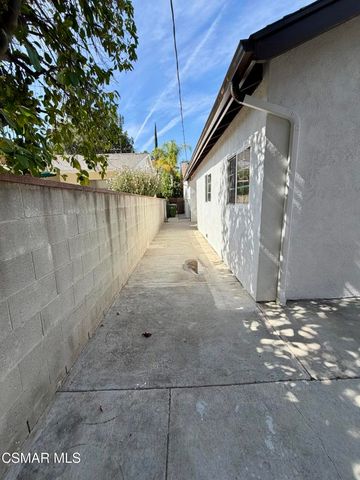 22206 Del Valle Street, Woodland Hills, CA 91364