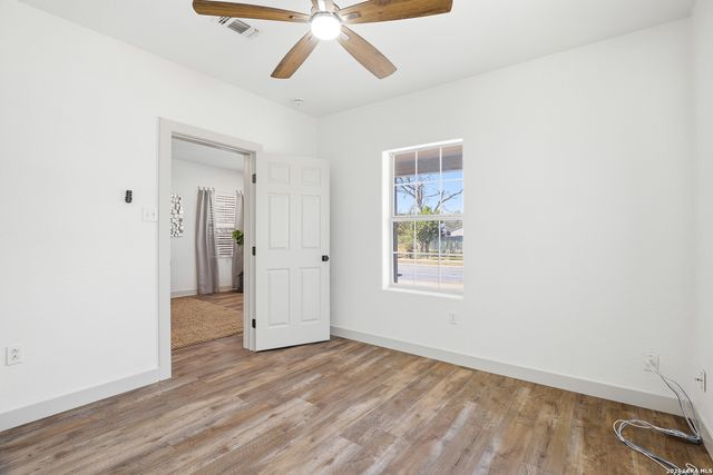 1026 W Lynwood, San Antonio, TX 78201