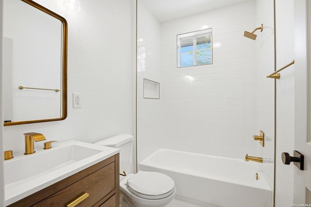 1026 W Lynwood, San Antonio, TX 78201