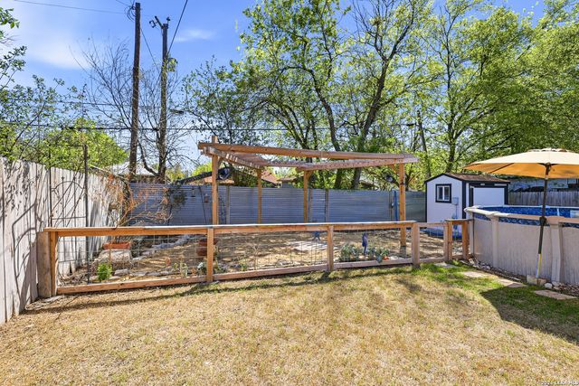 1026 W Lynwood, San Antonio, TX 78201