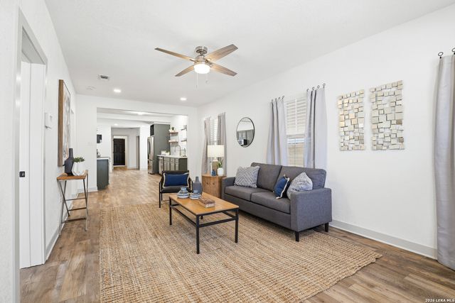 1026 W Lynwood, San Antonio, TX 78201