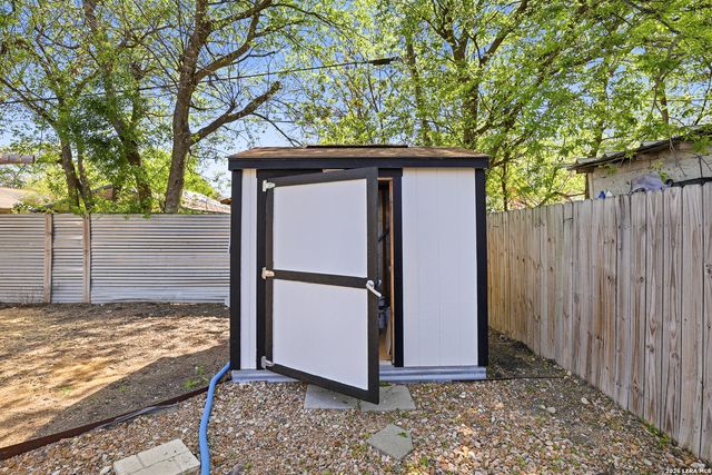 1026 W Lynwood, San Antonio, TX 78201