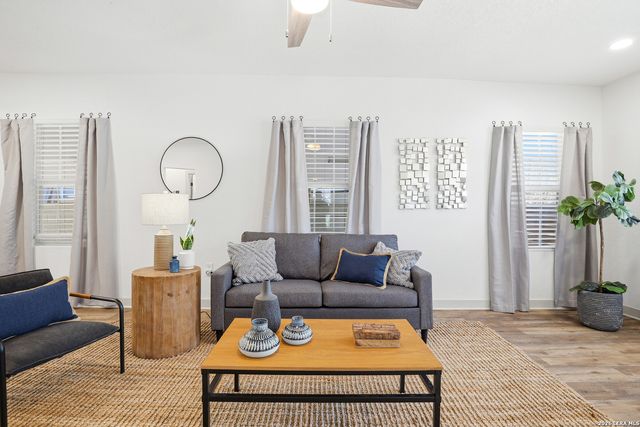 1026 W Lynwood, San Antonio, TX 78201