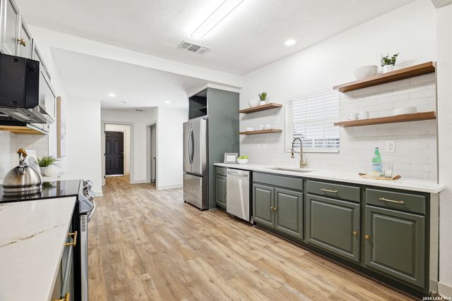 1026 W Lynwood, San Antonio, TX 78201