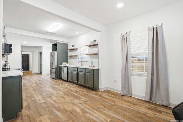 1026 W Lynwood, San Antonio, TX 78201