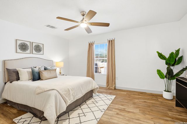 1026 W Lynwood, San Antonio, TX 78201