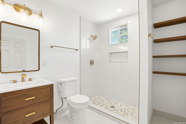 1026 W Lynwood, San Antonio, TX 78201