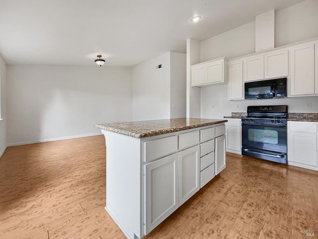 227 Hocker Ln, Fort Bragg, CA 95437