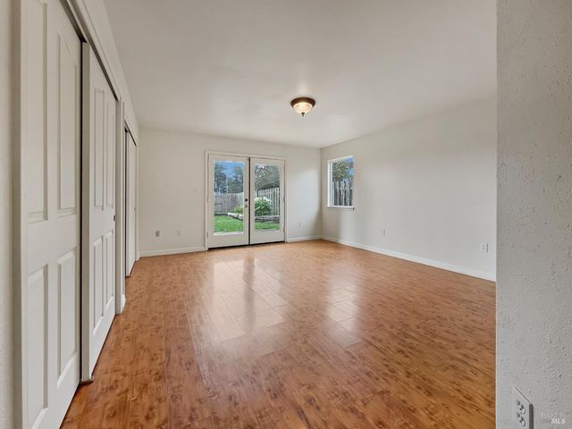 227 Hocker Ln, Fort Bragg, CA 95437