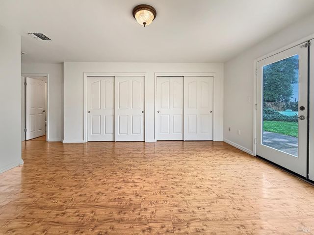 227 Hocker Ln, Fort Bragg, CA 95437