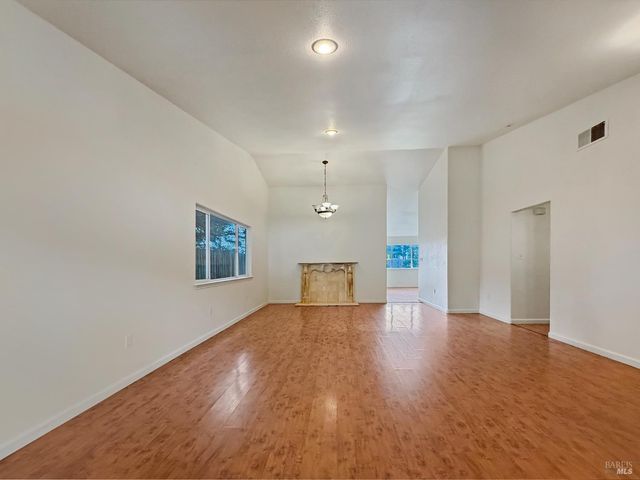 227 Hocker Ln, Fort Bragg, CA 95437