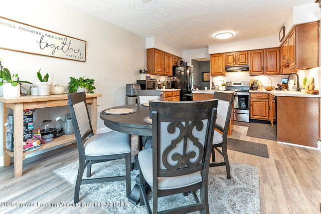 916 Montevideo Drive E, Lansing, MI 48917