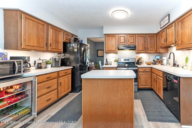 916 Montevideo Drive E, Lansing, MI 48917