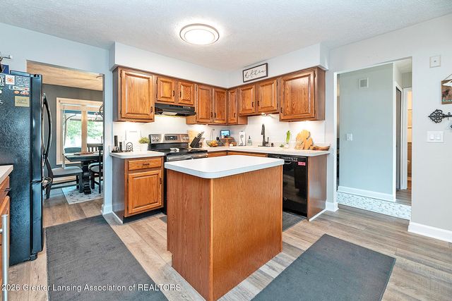 916 Montevideo Drive E, Lansing, MI 48917