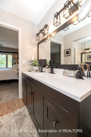 916 Montevideo Drive E, Lansing, MI 48917