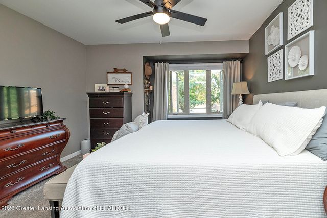 916 Montevideo Drive E, Lansing, MI 48917