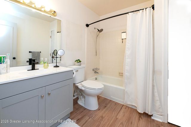 916 Montevideo Drive E, Lansing, MI 48917