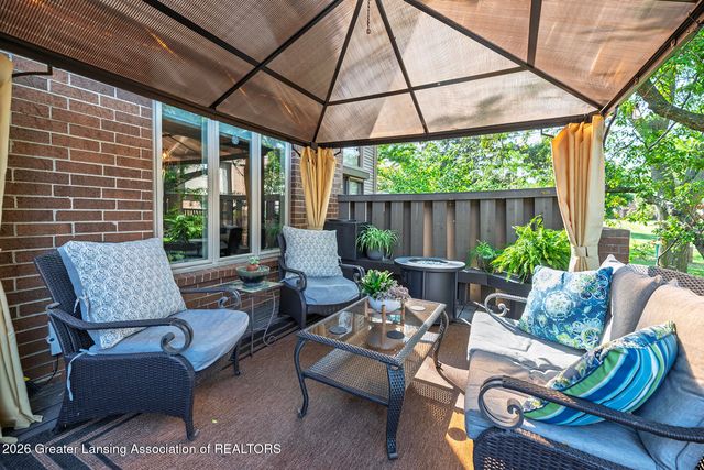 916 Montevideo Drive E, Lansing, MI 48917