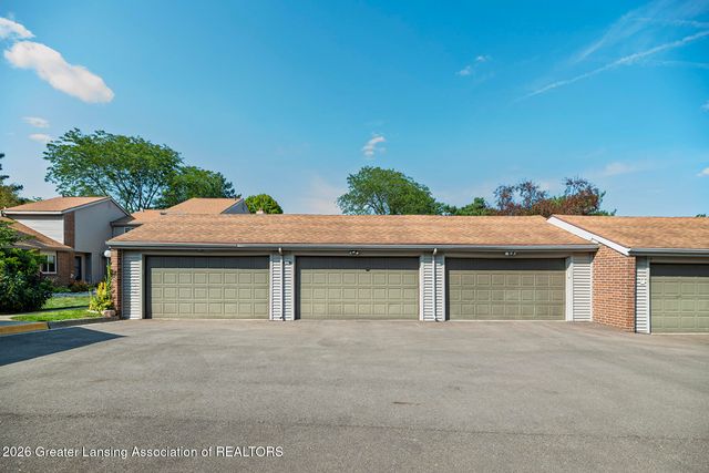 916 Montevideo Drive E, Lansing, MI 48917